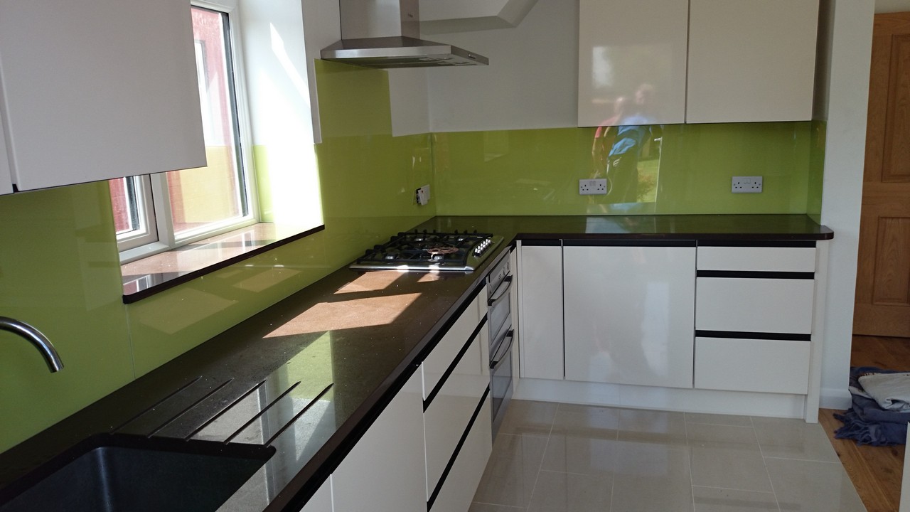 Lime green glass kitchen splashback installed by Stamford Hill glaziers